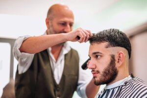 fryzura buzz cut co to jest jak wygląda komu pasuje