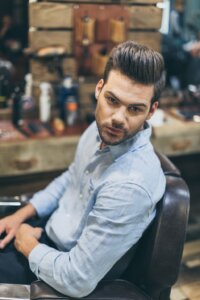 Fryzura pompadour – jak ją ułożyć